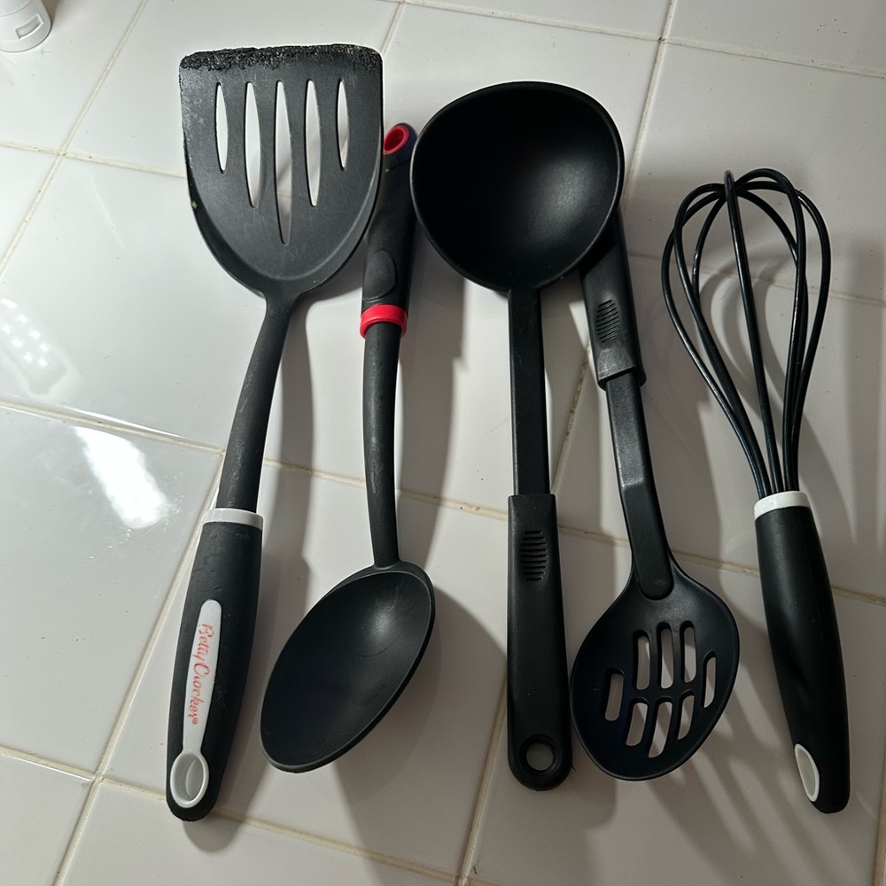 Black Kitchen Utensil Set